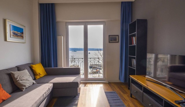 Trendy 2BR Apartment · Bosphorus & Dolmabahçe View · Central Beyoğlu in Beyoglu