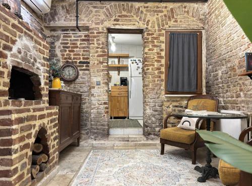 Unique 5BR Art House in Balat w Garden in Istanbul