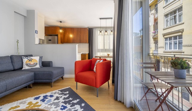 "Urban Oasis #1" 2-BR Charming Apt in Galata