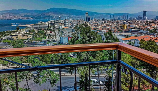 Variante hotel mansion with spectacular views in Konak