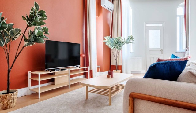 Vibrant Istanbul Retreat with Balcony in Istanbul