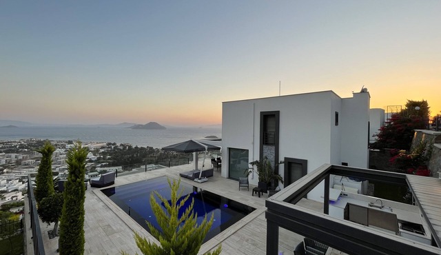 Villa Aylinda with a private heated pool in Muğla