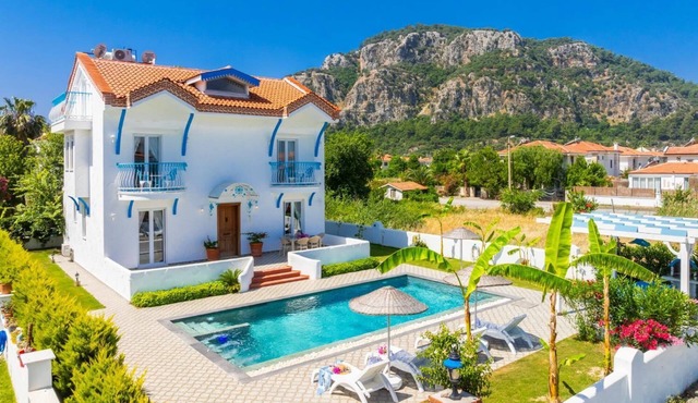 Villa Blue Island - Four Bedroom Villa, Sleeps 8