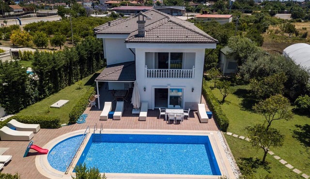 Villa Deniz-Luxury Private Pool Villa Near the sea in Çamyuva
