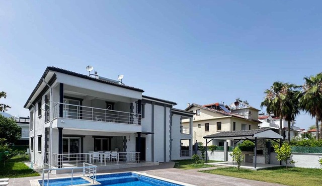 Villa Lotus 6 Bedrooms With Private Pool and Big Garden in Dalyan Centre in Muğla