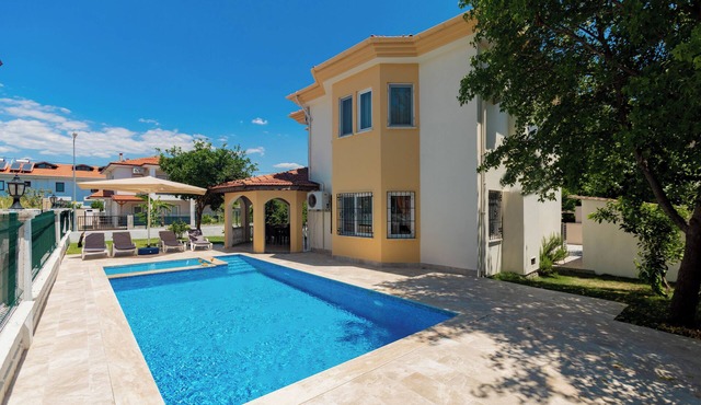Villa Mimoza Sleeps 5 with private pool in Centre