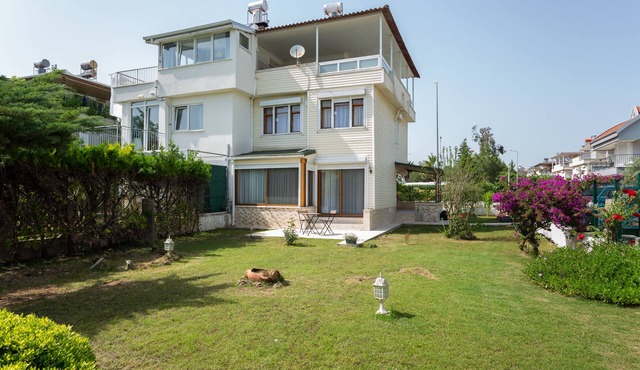 Villa Olinda - 4 Bed Villa with 200m2 garden!