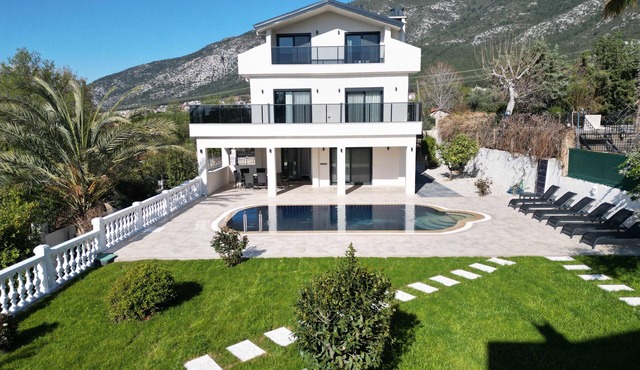 White Deluxe Villa in Ölüdeniz