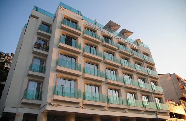Alesta Yacht Hotel