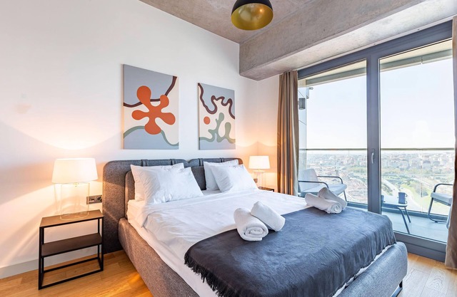Cozy Flat with City View and Balcony in Sisli
