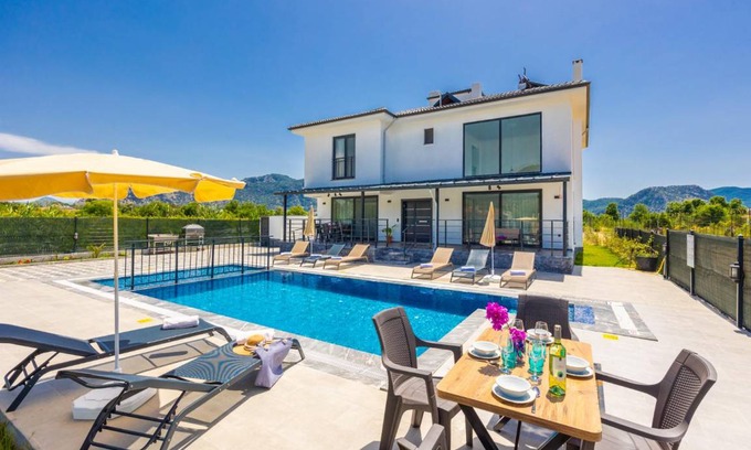 Dalyan Villa | 252 m² Villa ∙ 5 bedrooms ∙ 9 guests