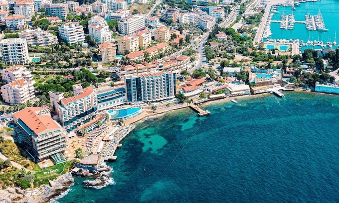 Kusadasi City Centre Hotel | Charisma De Luxe Hotel