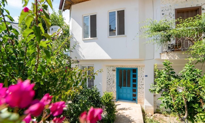 Fethiye Apartment | Flat w Balcony and Garden 25 min to Oludeniz