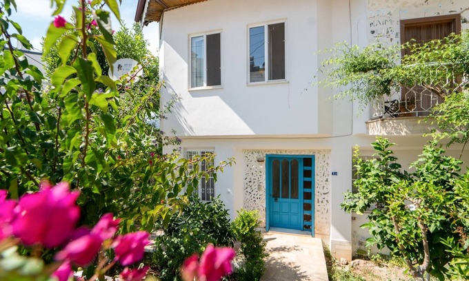 Fethiye Apartment | Flat w Balcony and Garden 25 min to Oludeniz