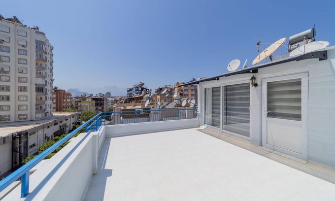 Konyaalti Apartment | Flat w Terrace 5 min to Mall and Konyaalti Beach