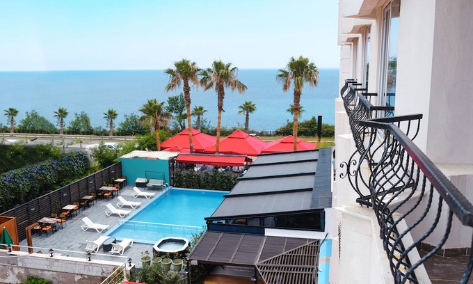Eski Lara Hotel | On Hotel