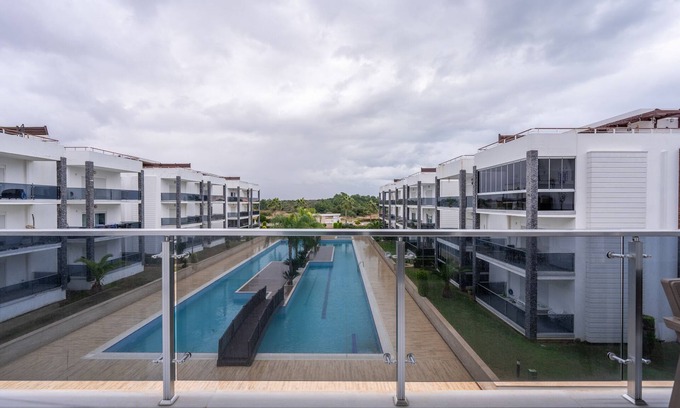 Kemer Mahallesi Apartment | Residence w Balcony and Pool in Antalya