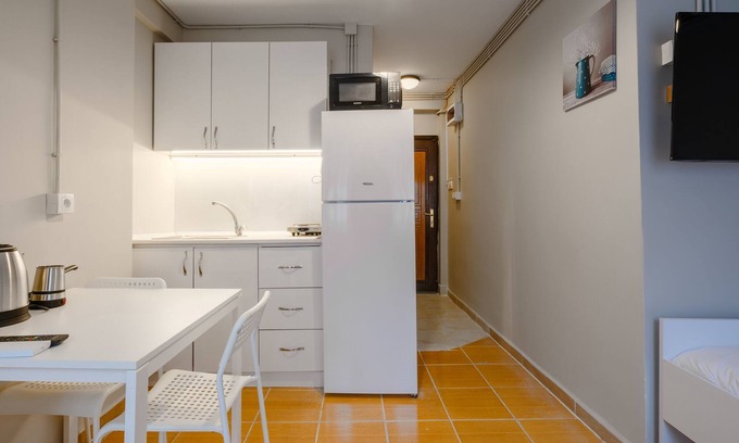 Bakırkoy Apartment | Studio Room with a Sea View Balcony in Bakirkoy
