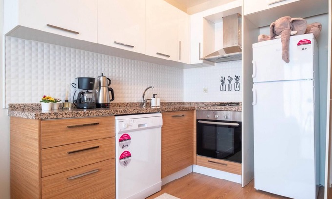Atasehir Apartment | Stylish Studio Flat with City View in Atasehir