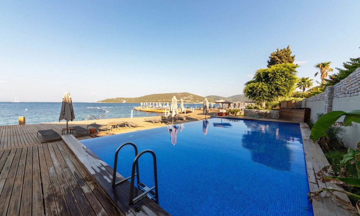 Golturkbuku Villa | Sea View Loft House w Shared Pool 1 min to Beach