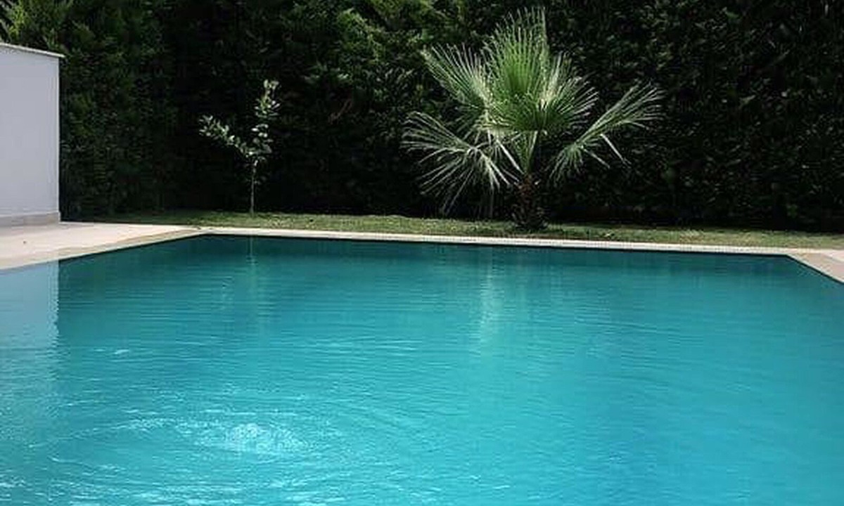 Cesme Villa | Ayayorgi koyuna 5 dakika mesafede havuzlu muazzam villa