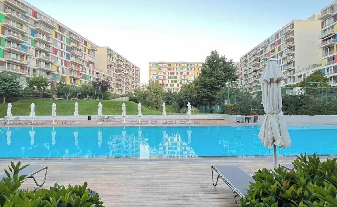 Umraniye Condo | Luxury Apartment w/ Pool, Subway & Shopping Mall
