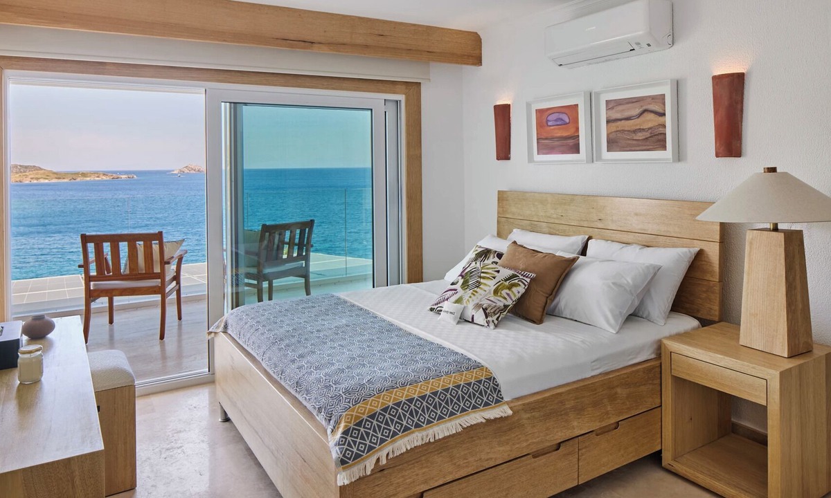 Yalikavak Villa | Mediterranean oceanfront Turkish villa. Private pool & private beach access.