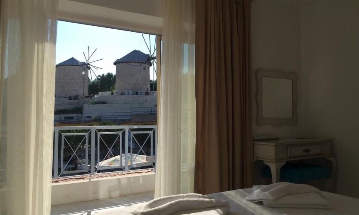 Tokoglu Hotel | Alacati Sardunya Hotel