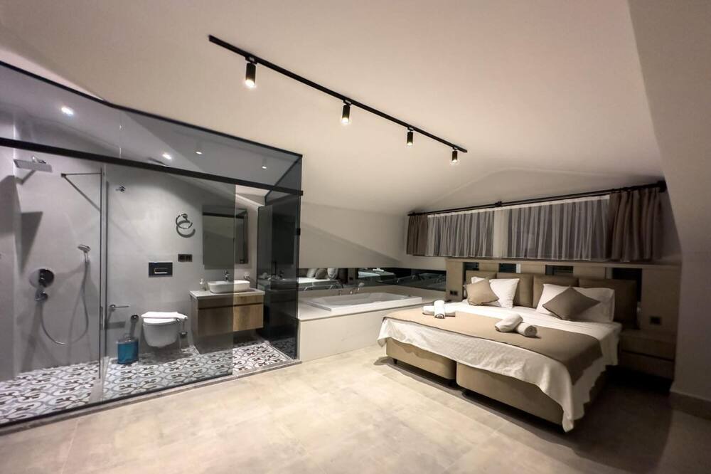 Fethiye City Center Villa | Luxurious Villa w Pool Sauna Patio in Fethiye