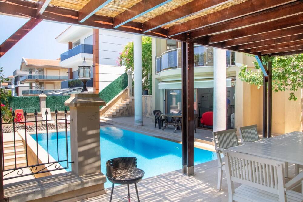 Cesme Villa | Enchanting Villa with Backyard in Cesme near Beach