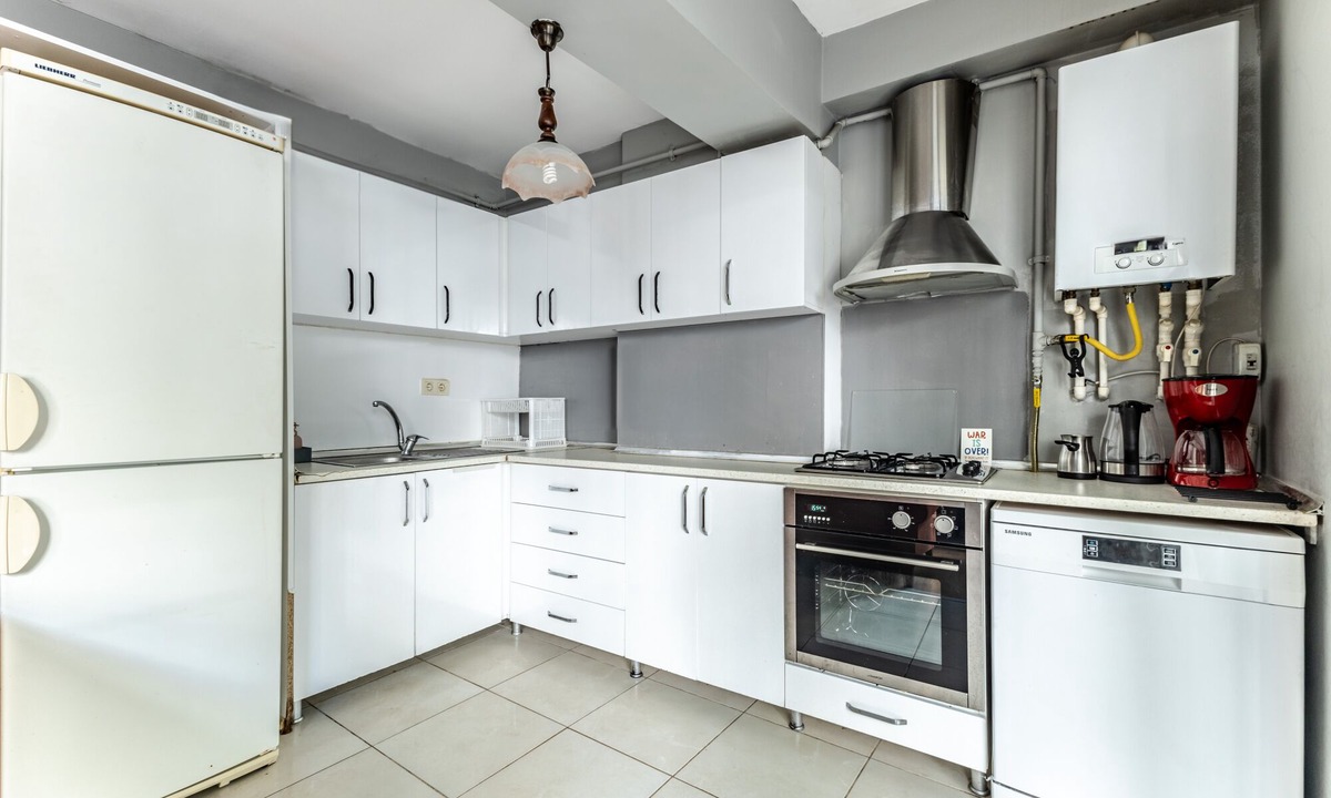 Maltepe Apartment | Flat with Backyard 6 min to Bostanci Show Center