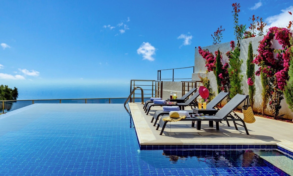 Uzunyurt Villa | You can enjoy both the sea and nature in our luxury villa with unique sea view.