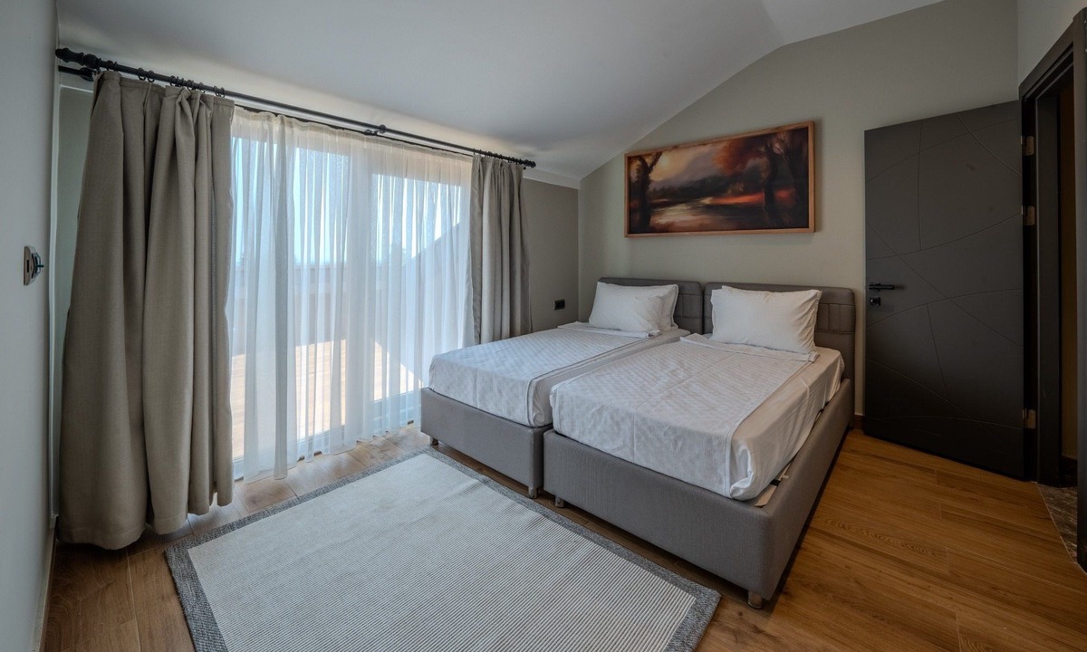Lara Hotel | Moon Shine