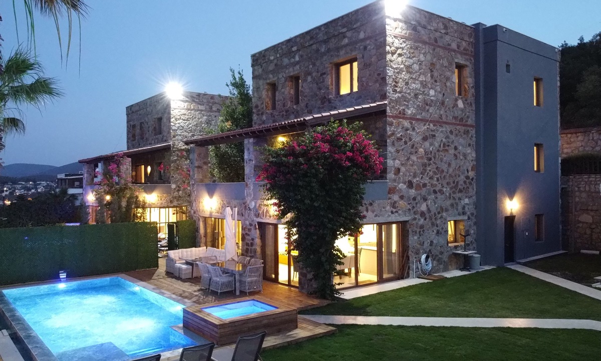 Torba House | doğayla iç içe,taş mimarisi ve modern detayları ile dikkat çeken bir şık ev.