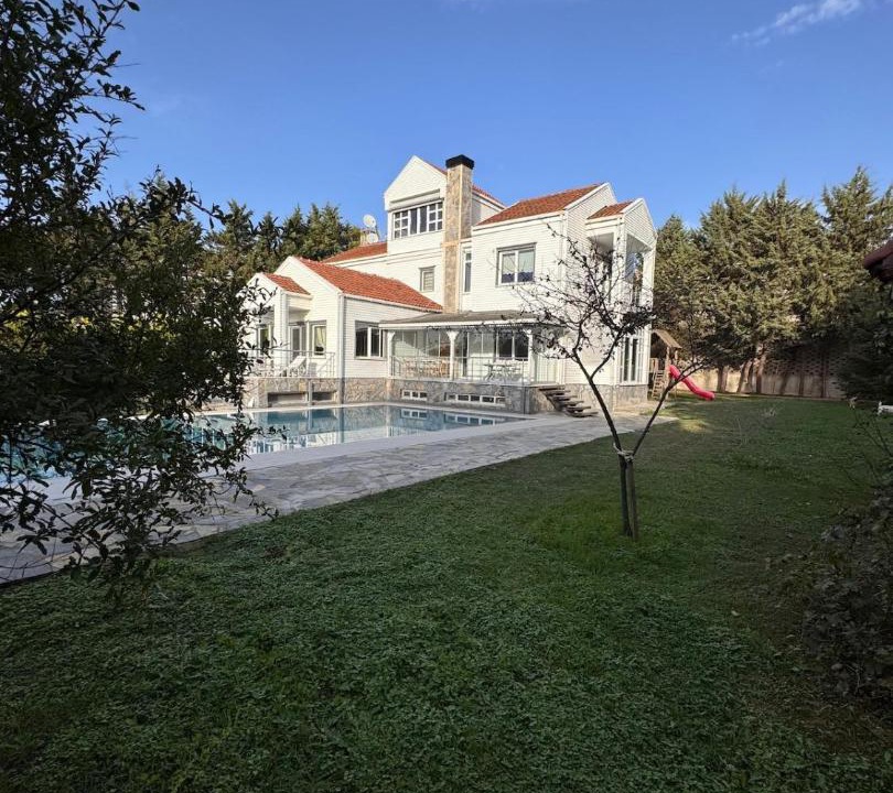 Buyukcekmece Villa | White House - Private Villa Garden