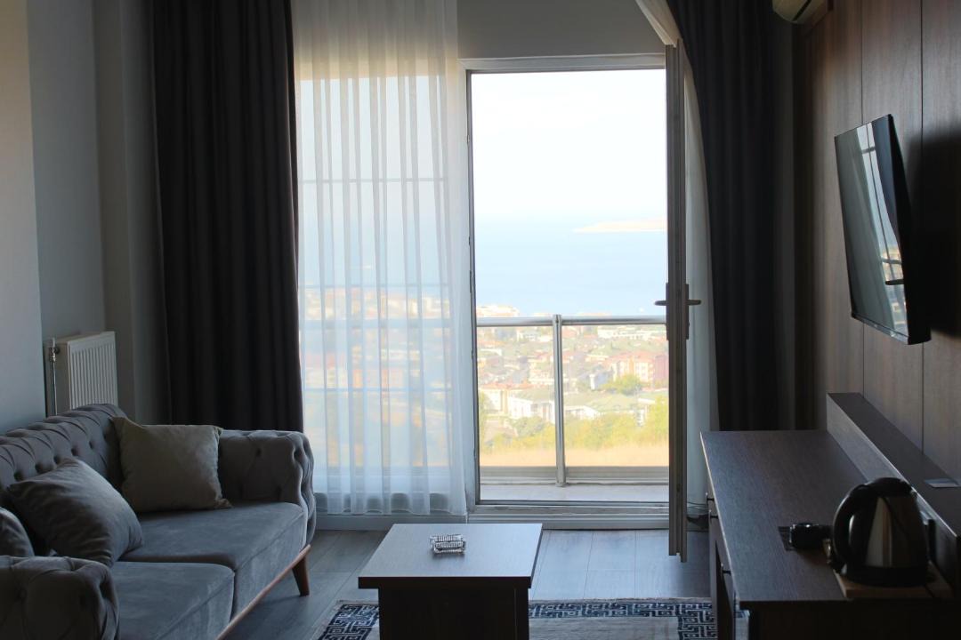 Buyukcekmece Apartment | sunset hill