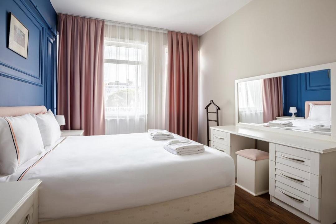 Moda Apartment | Elegant 3BD Bosphorus Views Chic Kadıkoy Home #384
