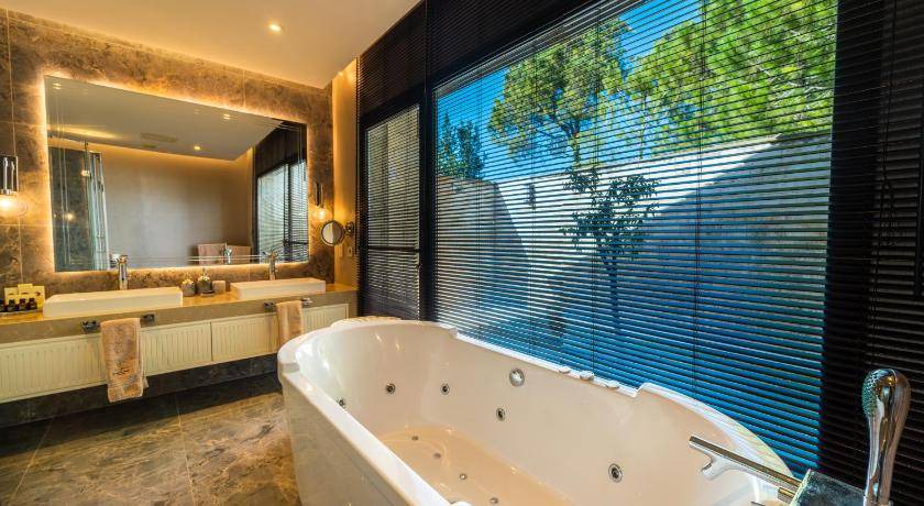 Photo of Bathroom in Lara