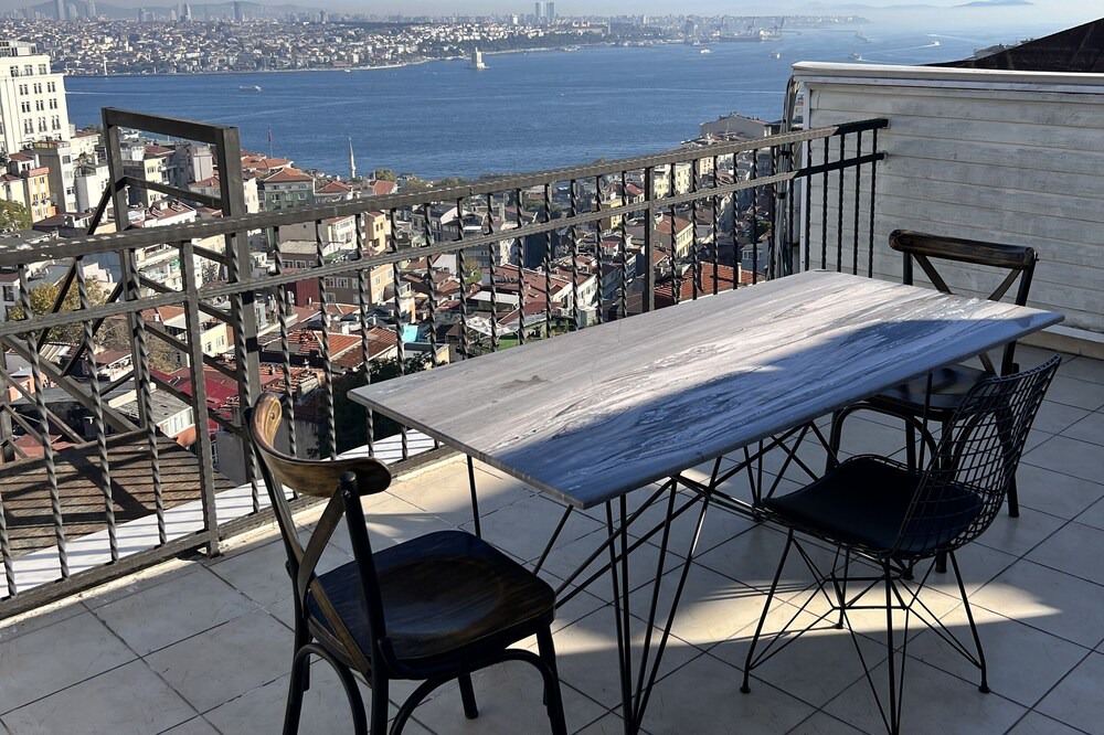 Photo of Bedroom in Cihangir