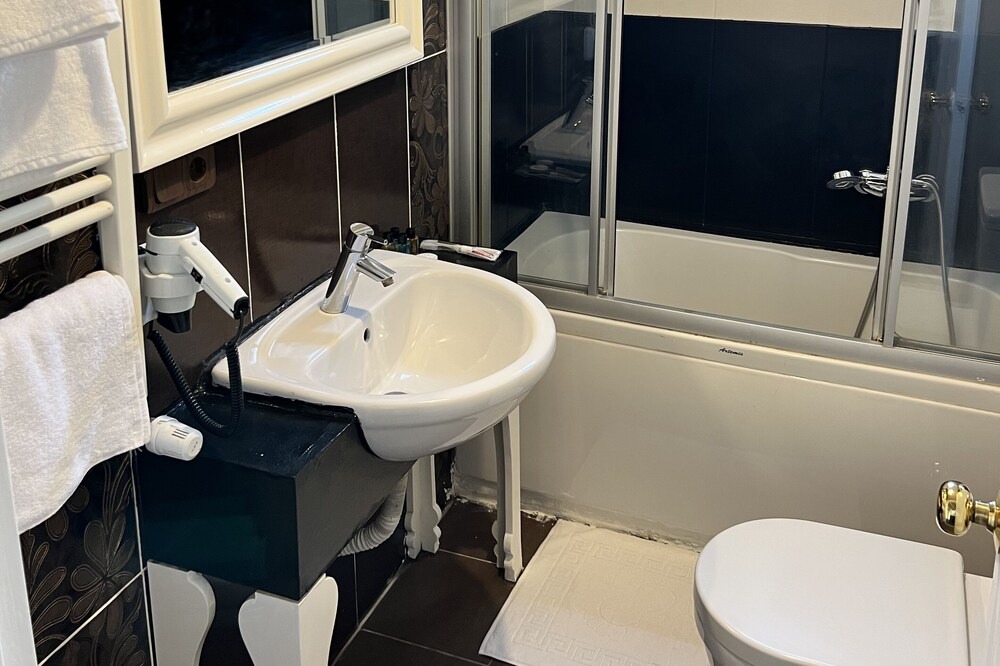 Photo of Bathroom in Cihangir