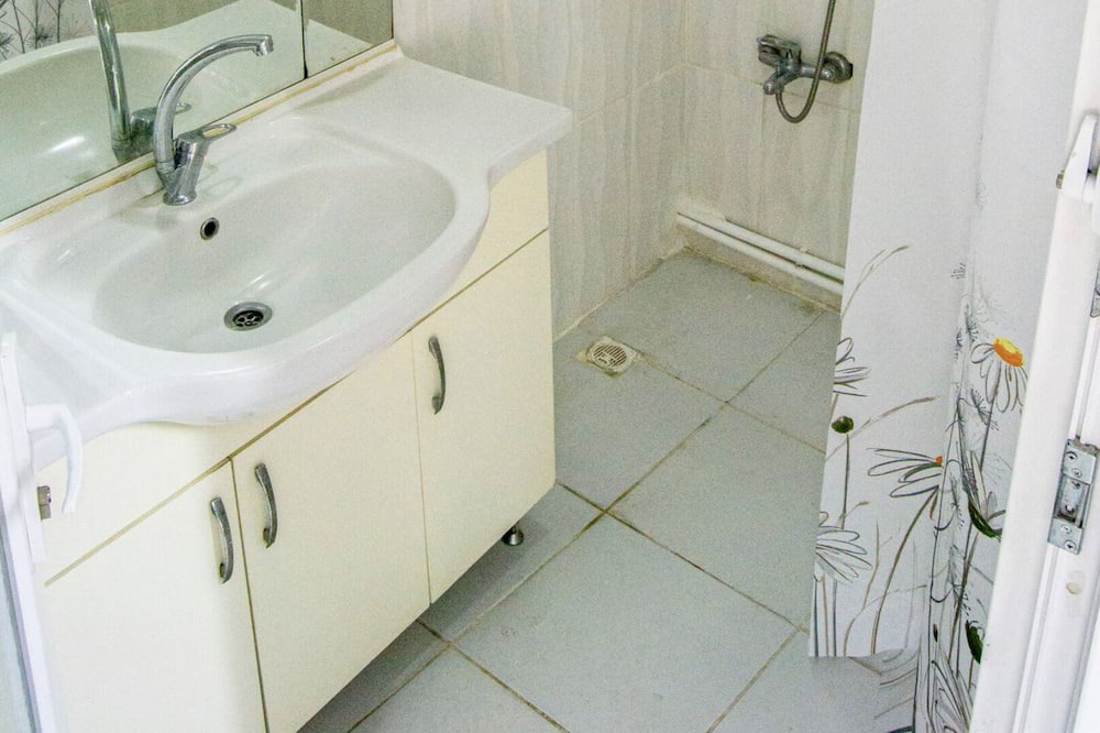 Photo of Bathroom in Zeytinburnu
