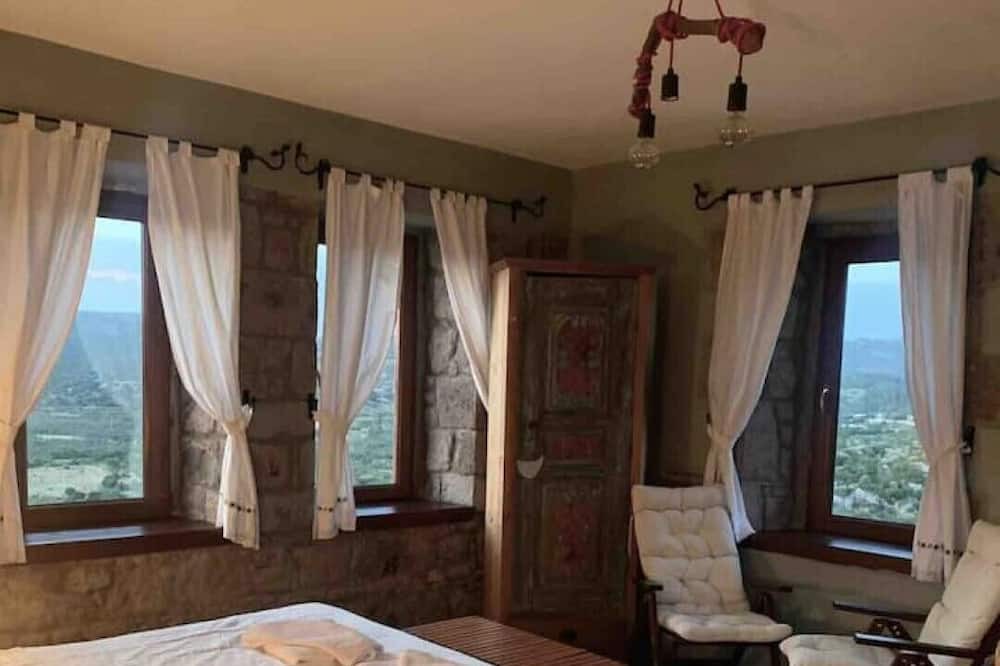 Photo of Bedroom in Behram