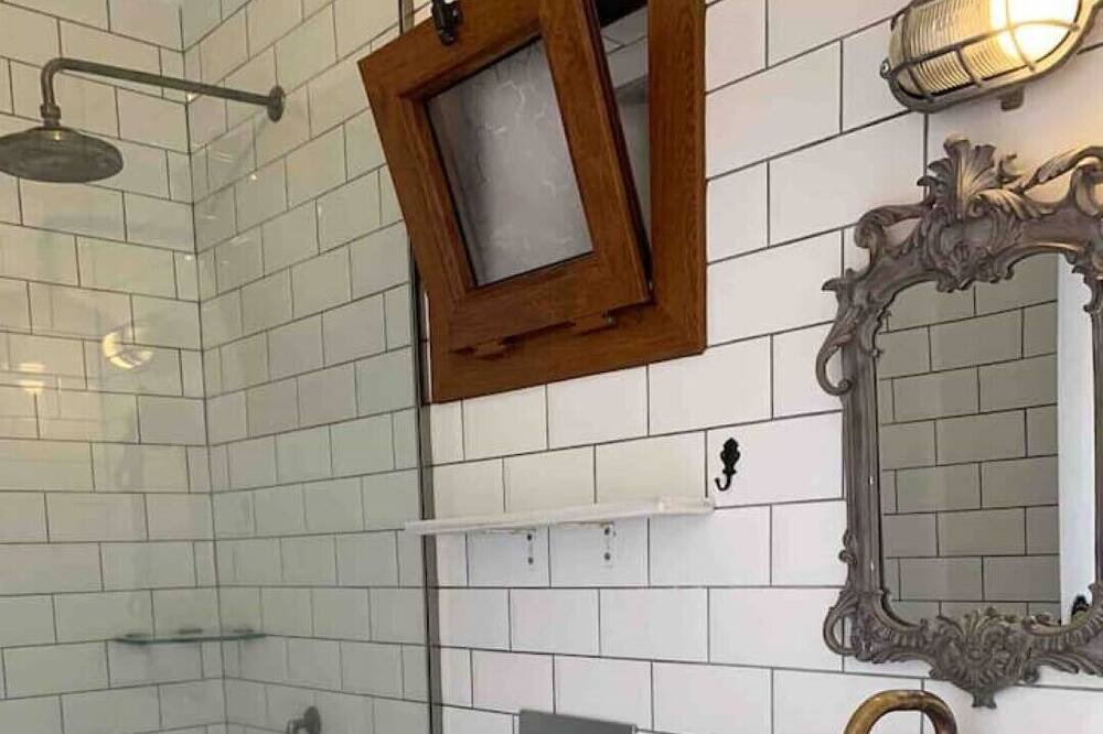 Photo of Bathroom in Behram