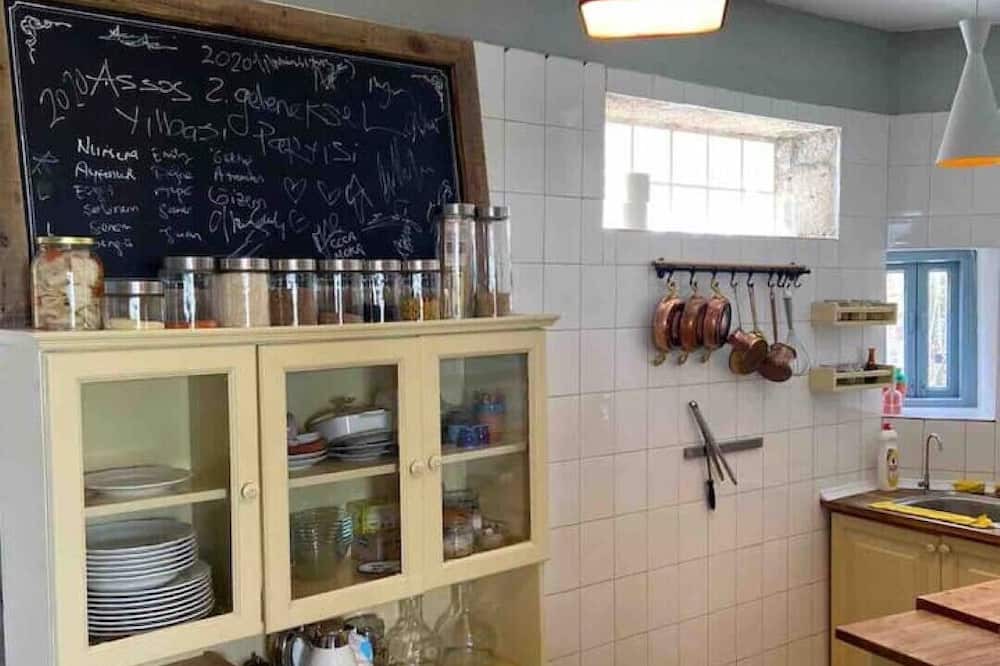 Photo of Kitchen in Behram