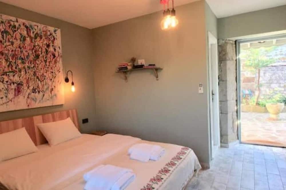 Photo of Bedroom in Behram