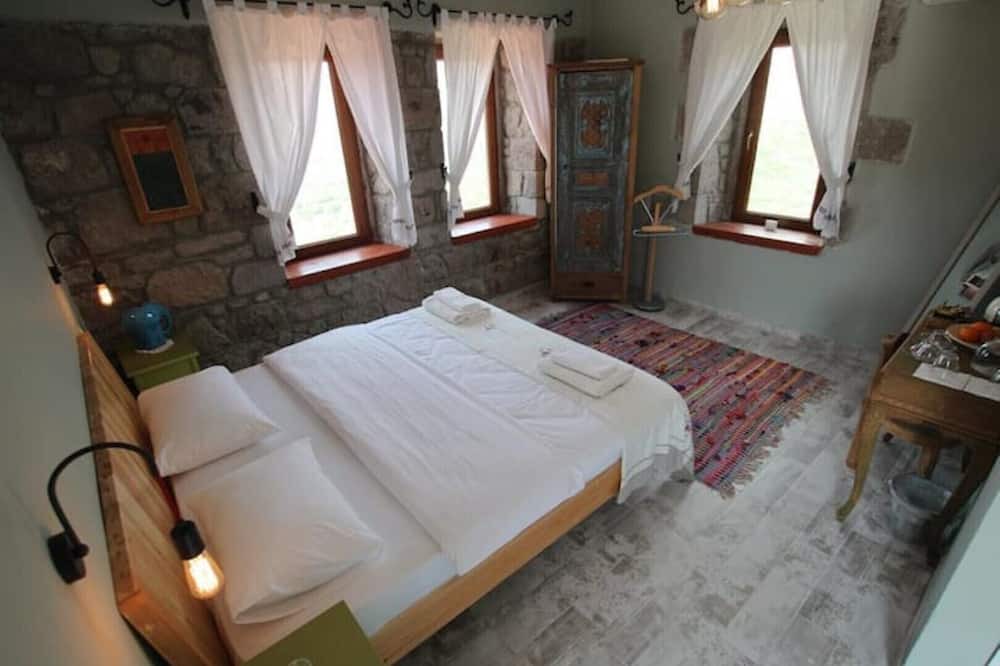 Photo of Bedroom in Behram