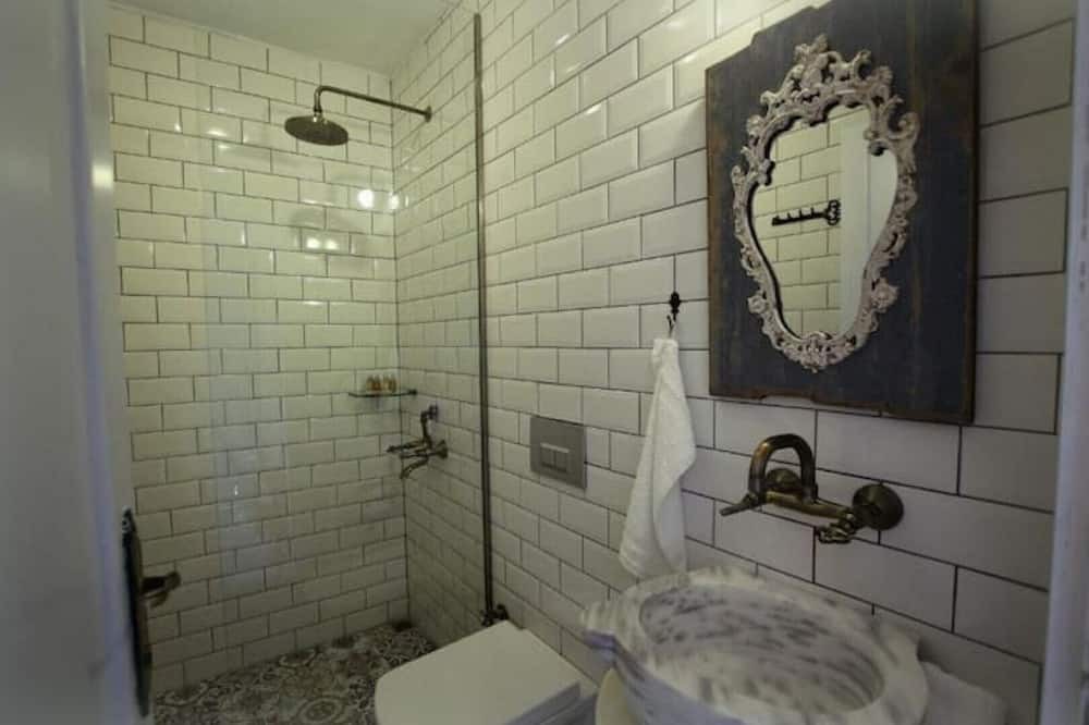 Photo of Bathroom in Behram