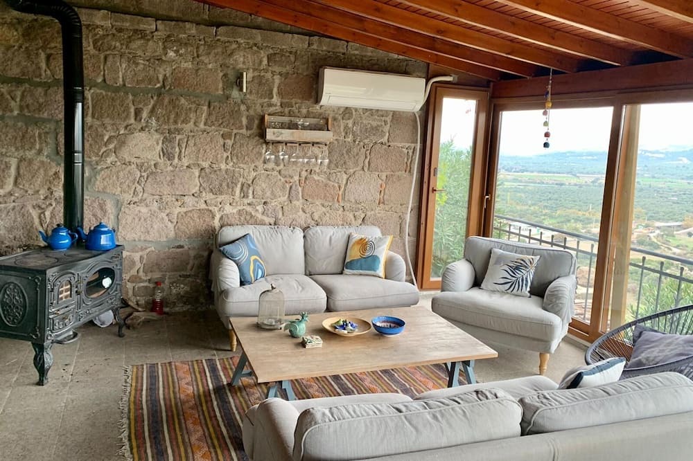 Photo of Livingroom in Behram
