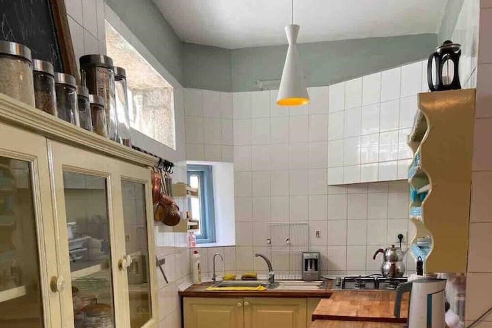 Photo of Kitchen in Behram