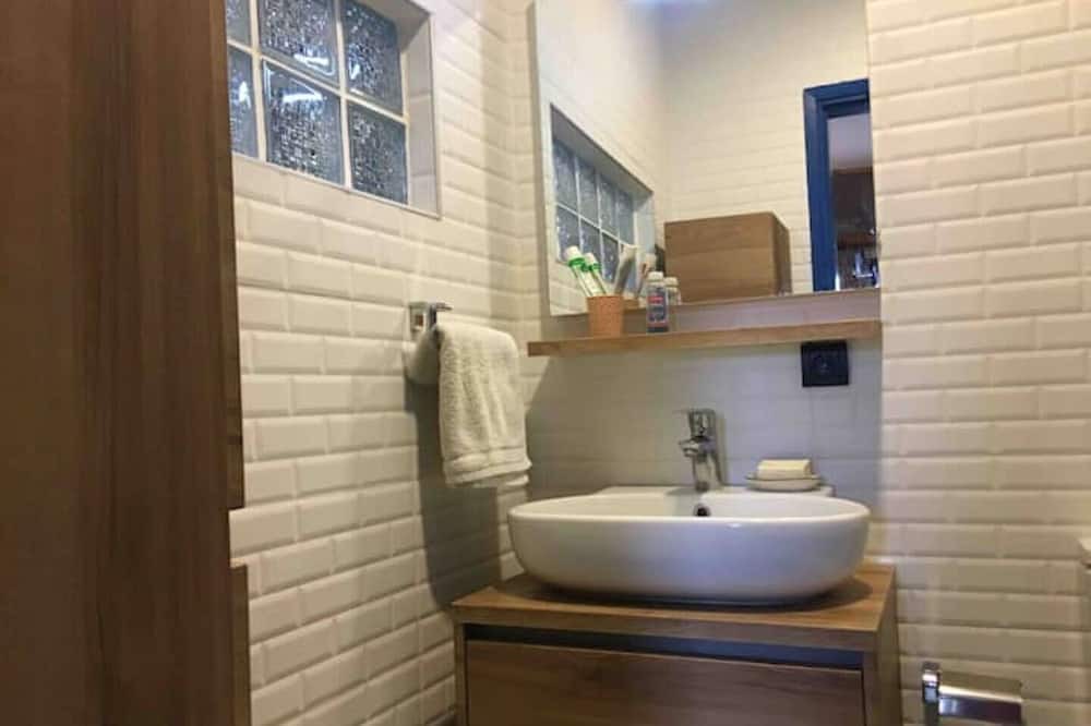 Photo of Bathroom in Behram
